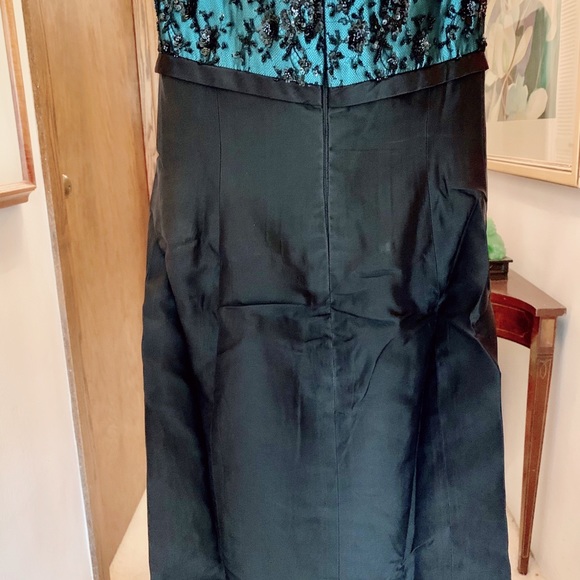 Helen Morley Gown. From Saks Fifth Avenue Outlet. - Picture 3 of 5